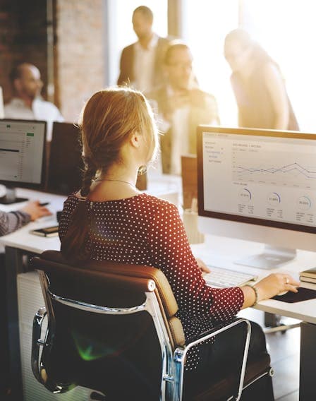 In-House vs. Agentur: Was ist der richtige Weg, um Online-Marktplätze anzusprechen?