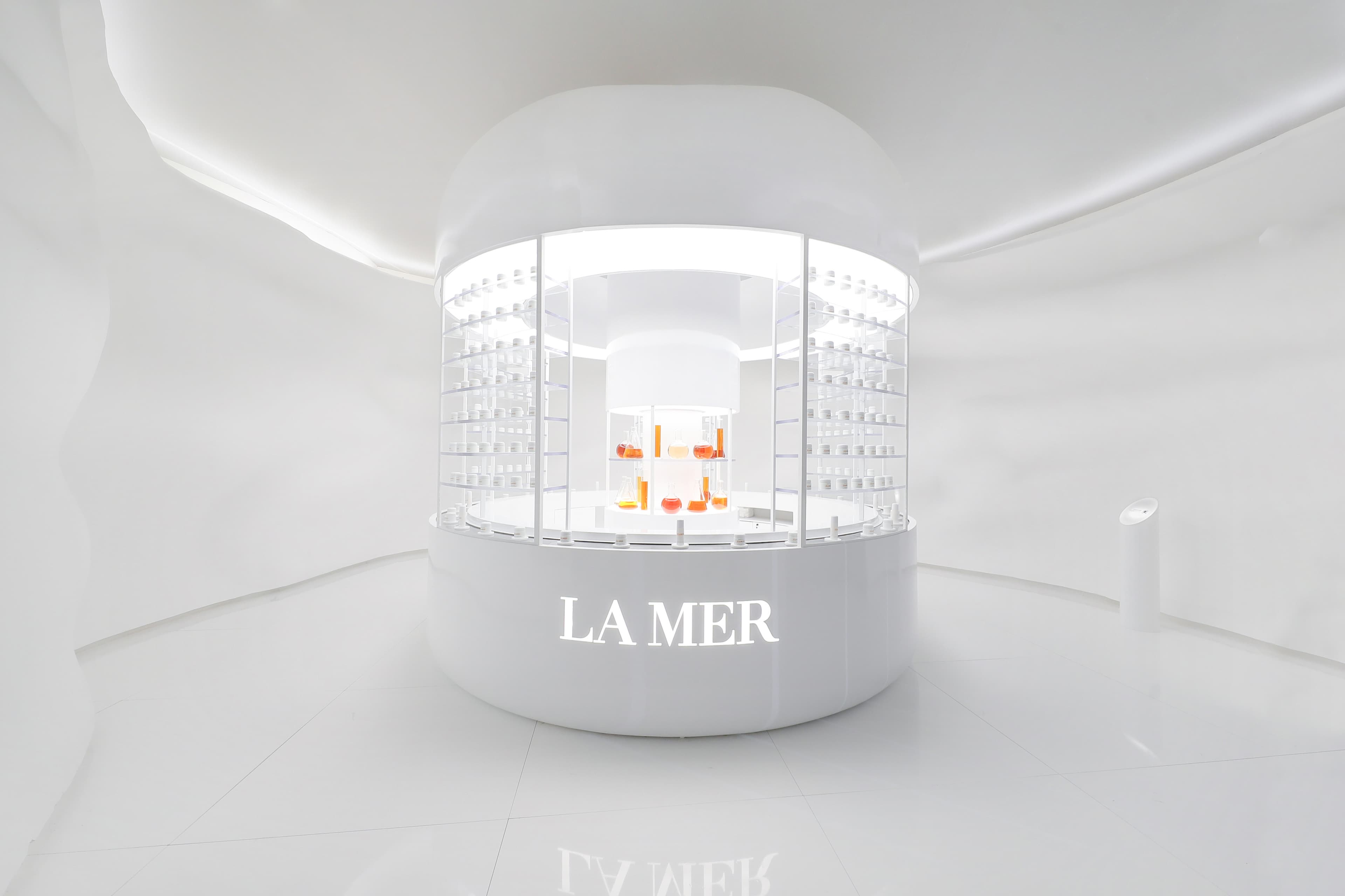 La Mer edge of the ocean activation